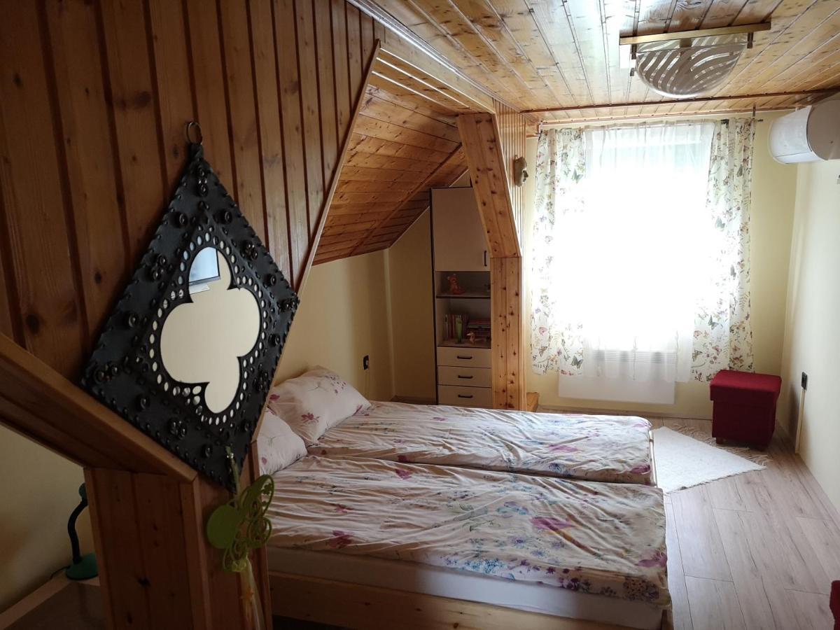 Szabo Vendeghaz Hotell Siklós Exteriör bild